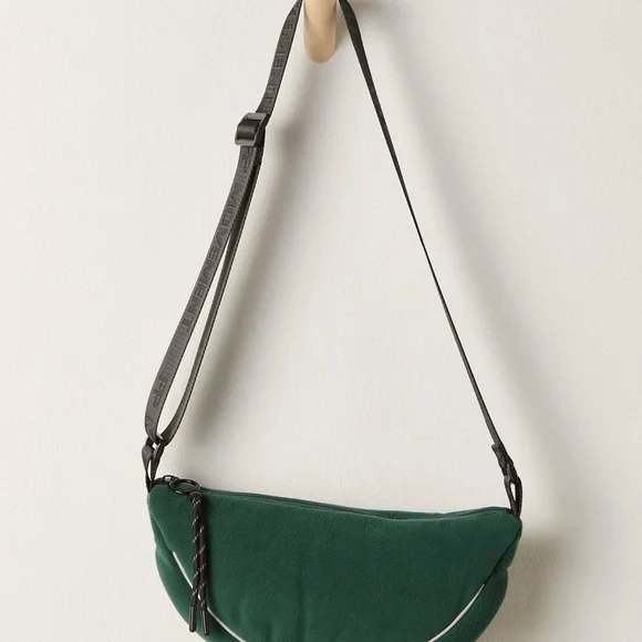 NWT FREE PEOPLE FLEECE BULLSEYE SLING BAG - Picture 4 of 7